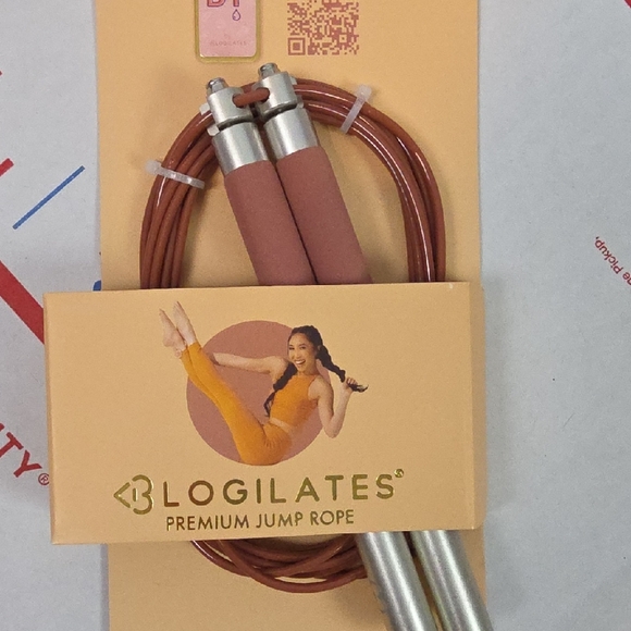 NEW Blogilates Premium Jump Rope - Picture 2 of 5